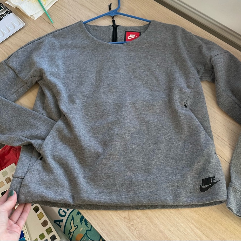 Nike Women’s Classic Gray Crewneck jacket